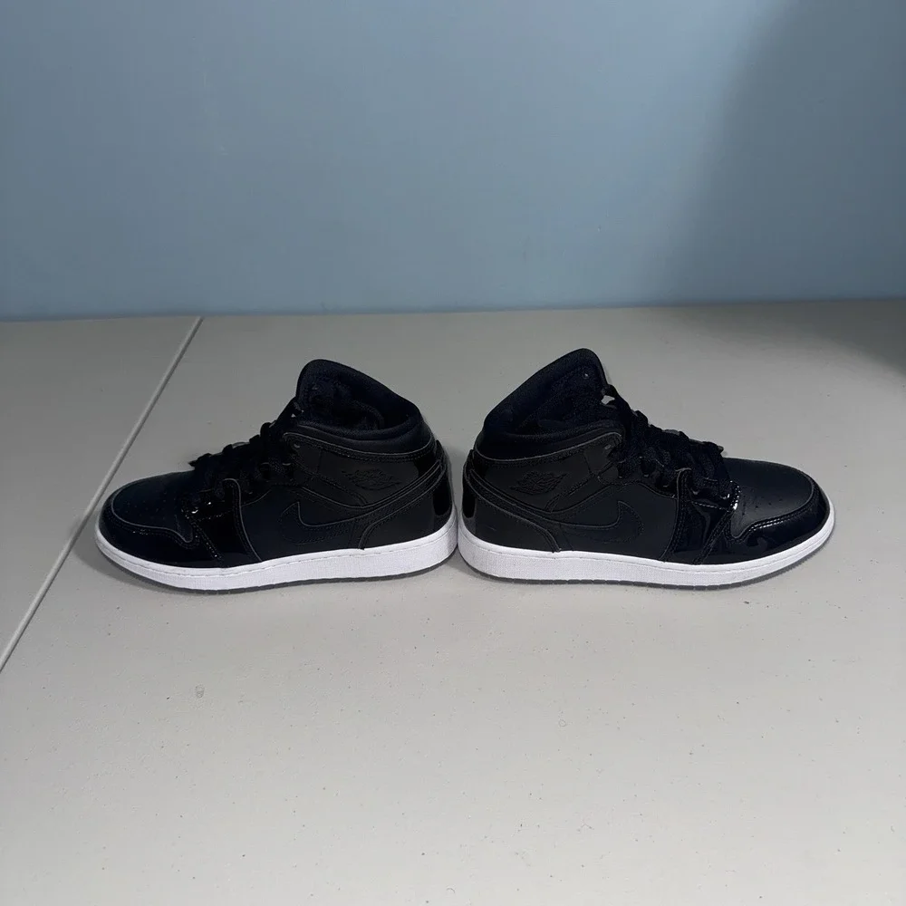 Air Jordan 1 Size 5.5Y Mid SE 'Space Jam'  Sneakers Glossy Patent Leather Casual